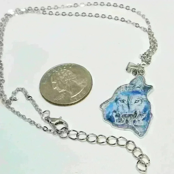 NWOT  Beautiful Wolf Necklace - Picture 3 of 3